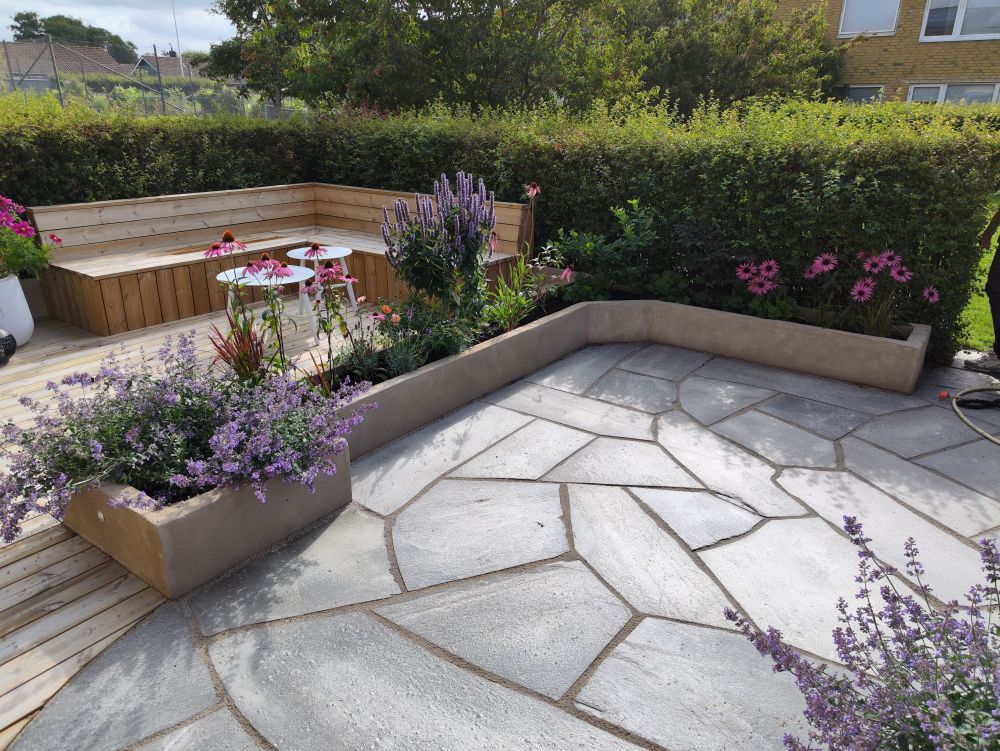 Trädgårdsanläggning som håller över tid  från idé till färdig utemiljö