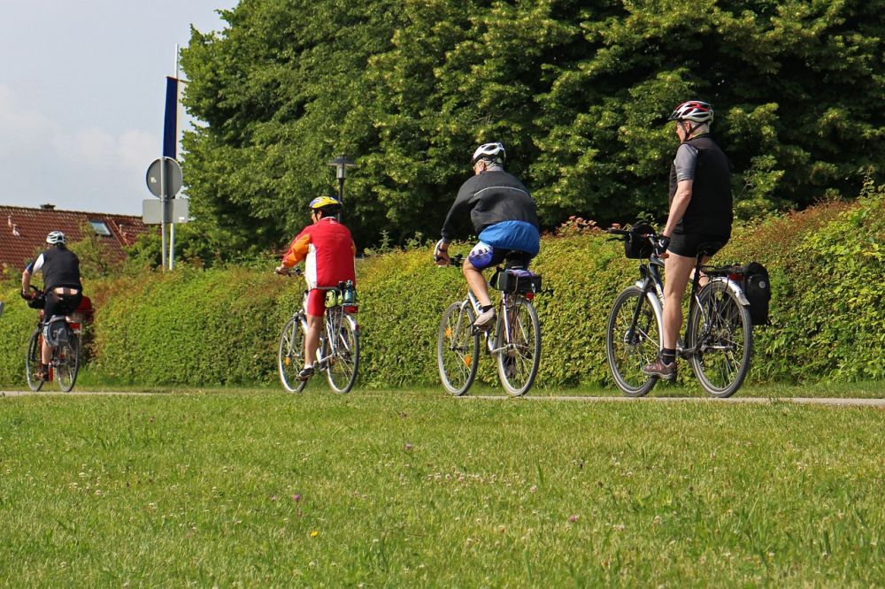 Cykeltur längs göta kanal  svensk sommar från sadeln